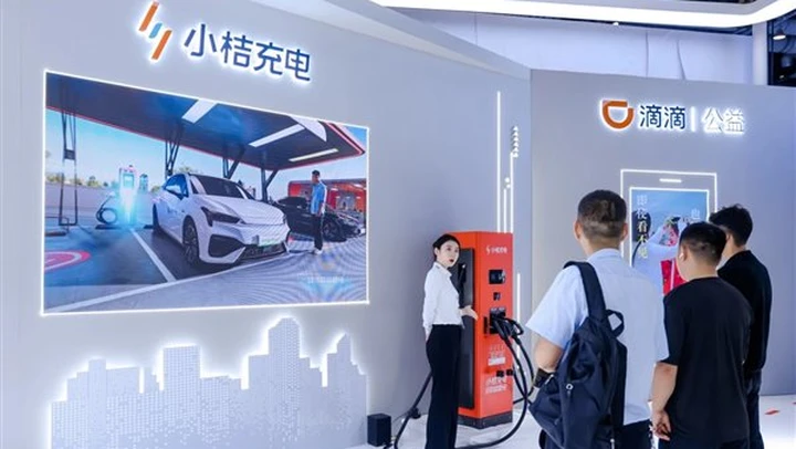 Orange Charging lancia la colonnina da 1600 kW: la ricarica più veloce di sempre
