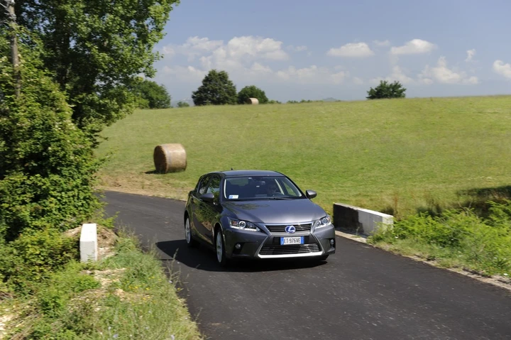Lexus CT Hybrid in prova