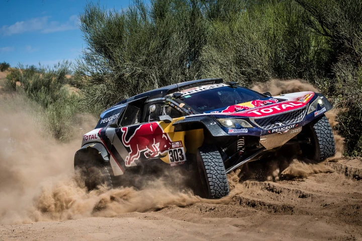 Dakar 2018: Sainz sempre al comando, sfortuna Peterhansel