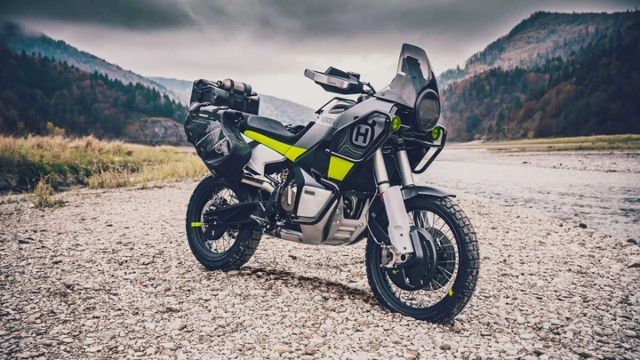 Husqvarna Norden 901: arrivano le immagini definitive