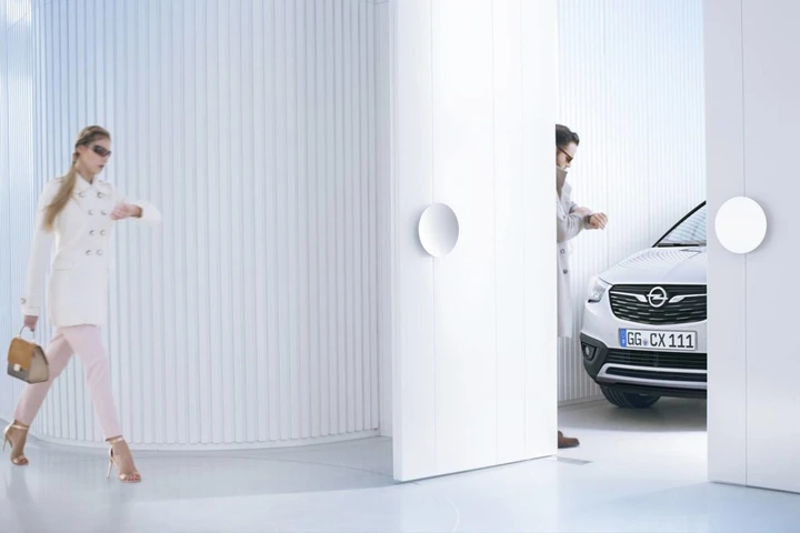 Opel: ecco il teaser della Crossland X