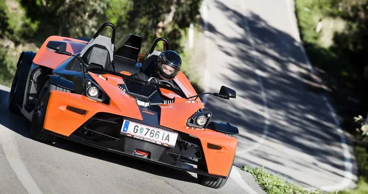 KTM X-Bow: a Ginevra con porte e parabrezza?