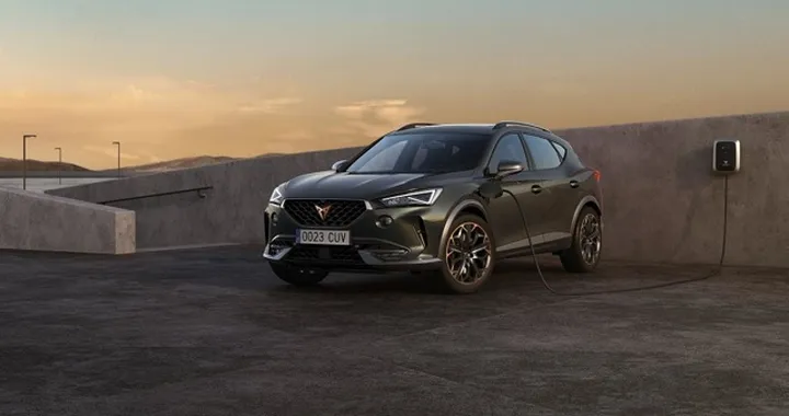 Cupra Formentor VZ e-Hybrid: dotazioni, prezzi, incentivi