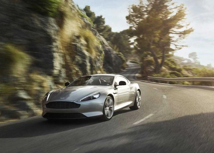 Aston Martin DB9: nuove immagini