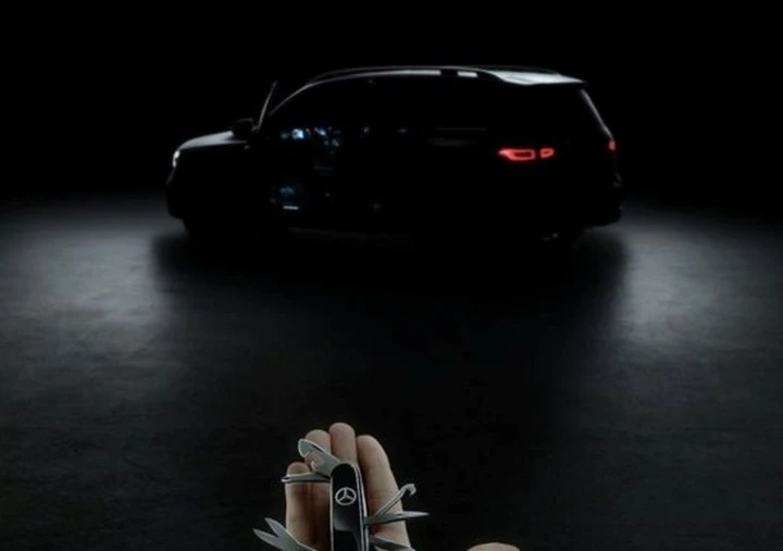 Mercedes-Benz GLB: il primo teaser ufficiale