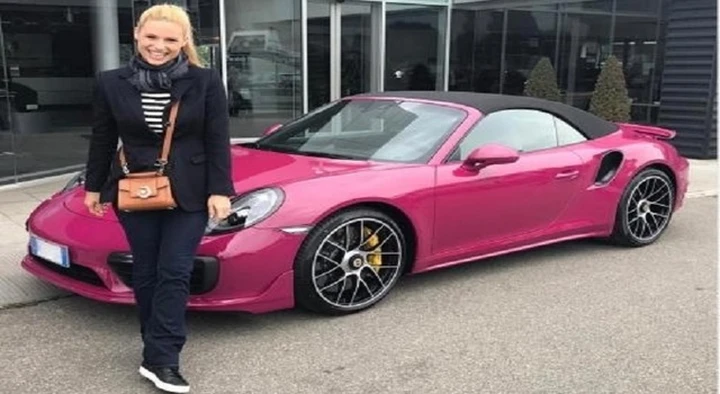Una Porsche 911 fucsia per Michelle Hunziker