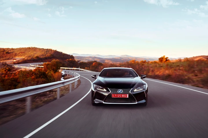 Lexus LC Hybrid 2017: nuove immagini ufficiali