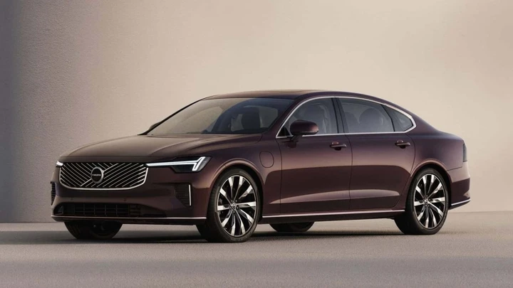 Volvo S90 2025: l’eleganza svedese trova casa nei mercati orientali