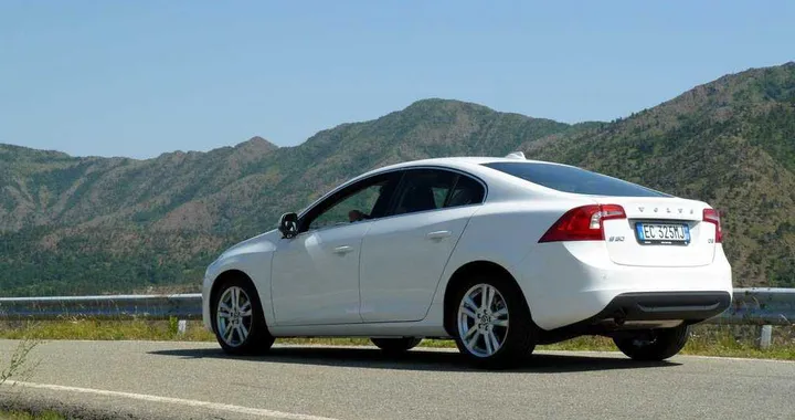 Volvo S60, il nuovo corso della berlina svedese