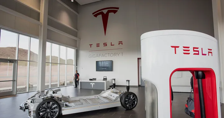 Tesla, confermato il progetto del minibus