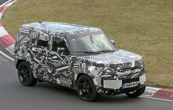 Nuova Land Rover Defender: foto spia dal Nurburgring
