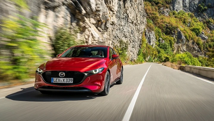 Mazda3: debutta la nuova versione ibrida 150 CV