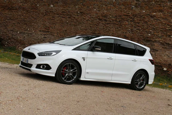 Ford S-Max 2.0 TDCi ST-Line AWD: la prova su strada