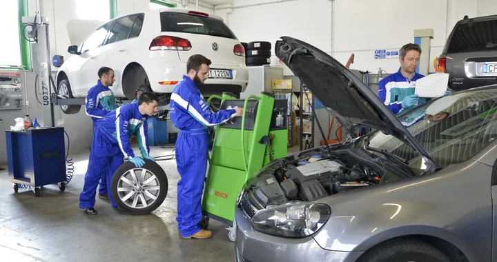 Manutenzione e riparazioni auto: spesi 32,1 miliardi nel 2018