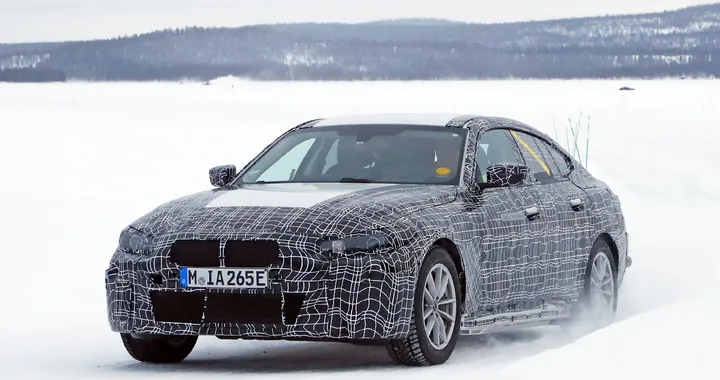Nuova Bmw i4: le foto spia dell'elettrica