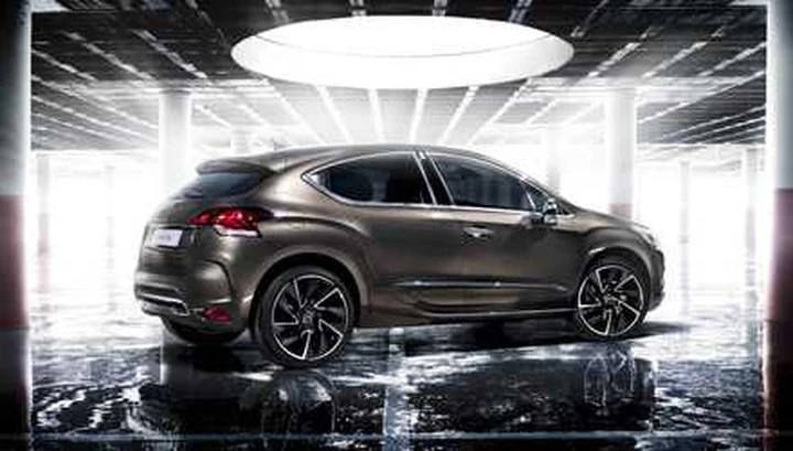 La Citroen DS4 si racconta online