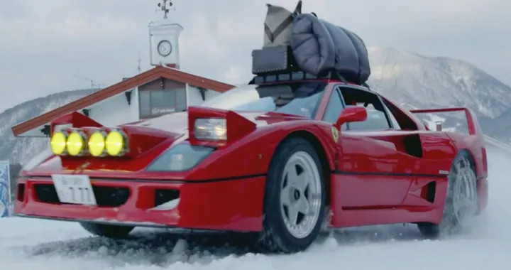 Ferrari F40 da offroad, viene usata per fare campeggio