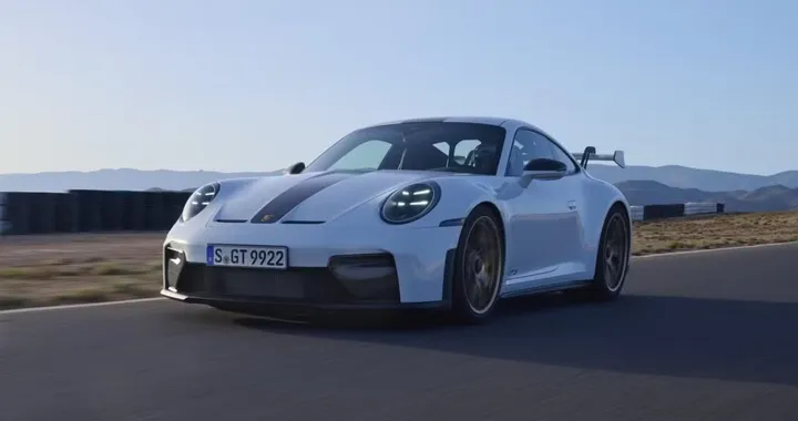 Porsche sfida il futuro: il cambio manuale può battere l’automatico al Nürburgring?