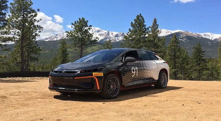 Faraday Future: alla Pikes Peak con il prototipo elettrico FF91