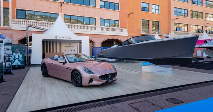 Maserati GranCabrio Folgore: al Monaco Yacht Show 2024 con il motoscafo Tridente
