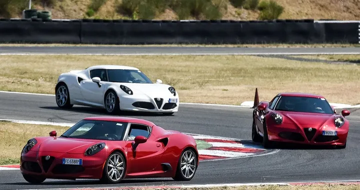Alfa Romeo 4C: a Varano de’ Melegari il primo raduno italiano