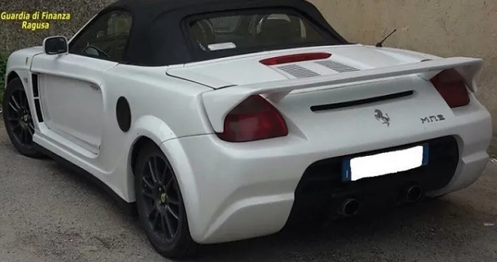Modifica una Toyota, la rende simile ad una “Ferrari”: vettura sequestrata