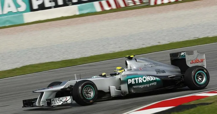 F1, GP di Cina: vince la Mercedes di Rosberg