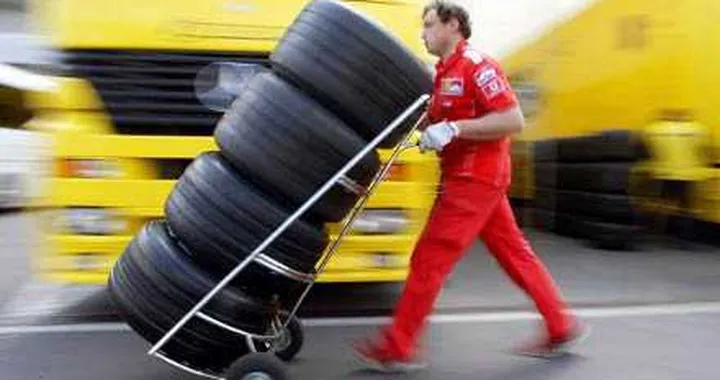 F1: Pirelli fornitore esclusivo per il 2011
