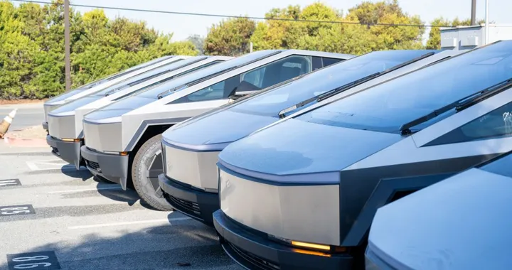 Tesla Cybertruck consegne sospese, troppi i problemi di affidabilità