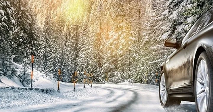 Come guidare sulla neve in sicurezza: le tecniche e i consigli