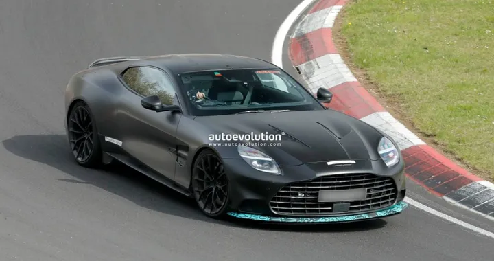 Aston Martin Vanquish S 2027: V12 e aerodinamica più estrema