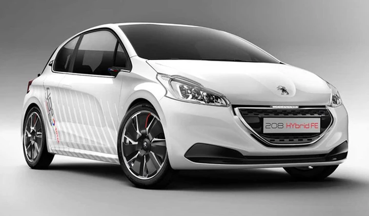 Peugeot 208 HYbrid FE: solo 1,9 litri per 100 km