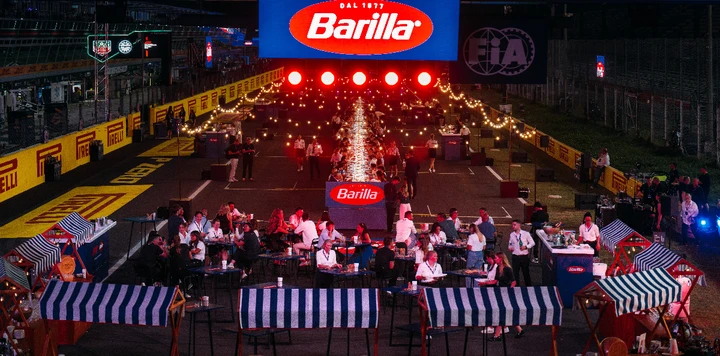 Barilla mette a tavola la Formula 1: cena da 100 metri sulla griglia di Monza