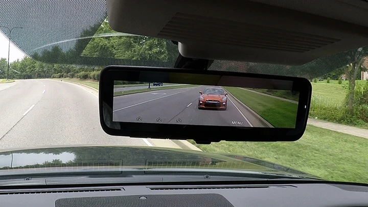 Nissan: svelato lo specchietto retrovisore con display LCD integrato