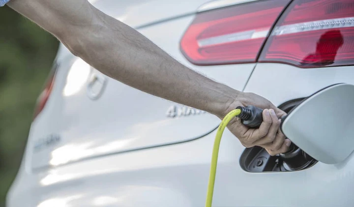 Auto elettriche: in Europa le colonnine di ricarica ci sono, bisogna utilizzarle