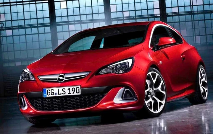 Opel Astra OPC: arriverà in estate con 280 CV