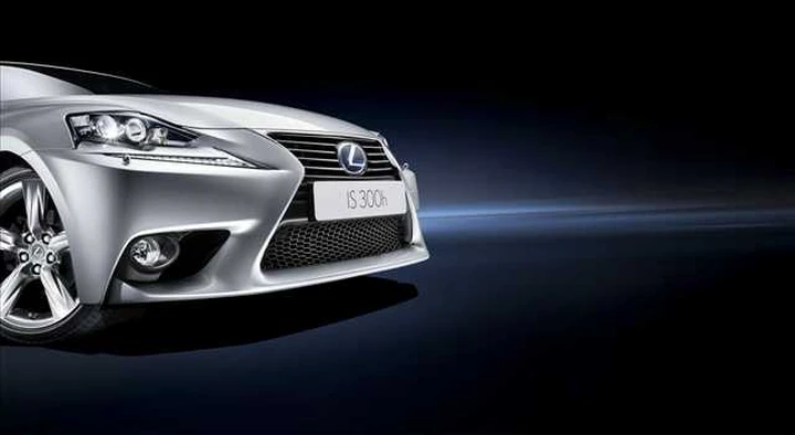 Lexus IS Hybrid: una sorpresa in arrivo