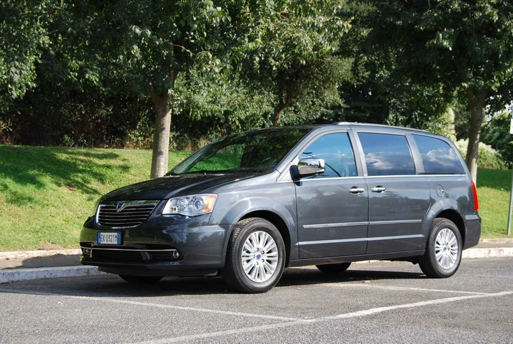 Lancia Voyager 2.8 Turbodiesel: la prova su strada
