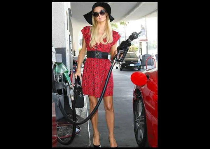 Le star di Hollywood alla stazione di rifornimento