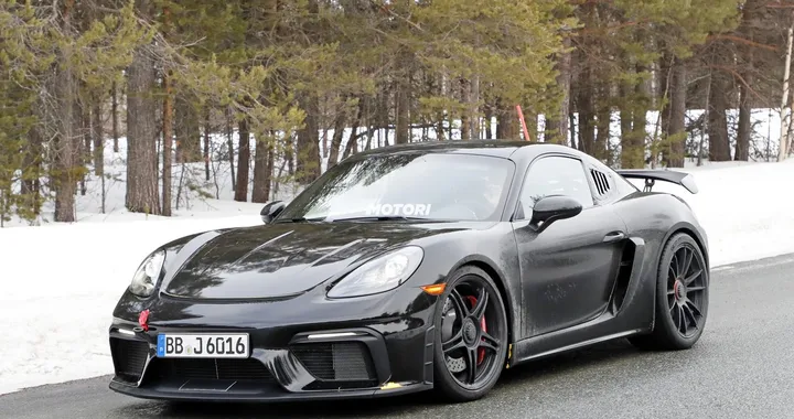 Porsche Cayman GT4 RS: le foto spia