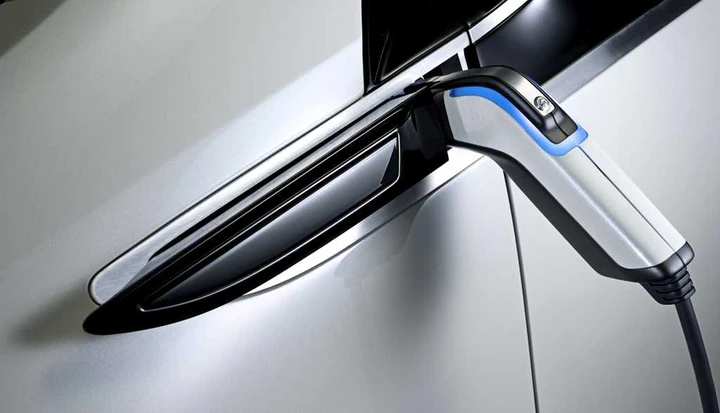 Opel: in futuro tre nuovi modelli elettrici EREV