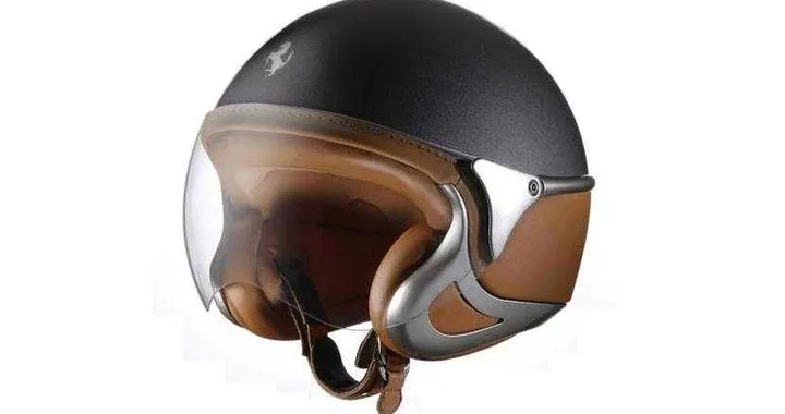 La Ferrari sempre in testa: arriva il casco griffato