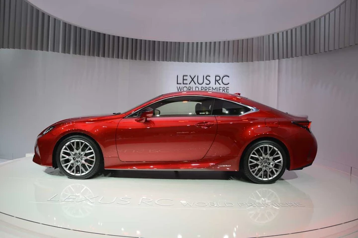 Lexus RC Hybrid svelata al Salone di Parigi 2018