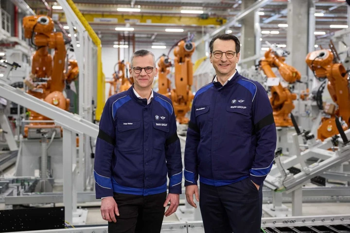 Il nuovo volto di Monaco di Baviera, rinnovata la fabbrica BMW che ospita la Neue Klasse