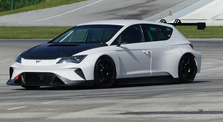 Cupra e-Racer: primi test in pista della berlina Turismo 100% elettrica