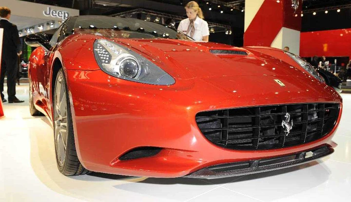 Stand Ferrari al Salone di Parigi 2010