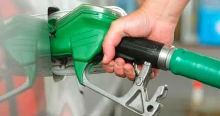 Prezzi carburanti: la benzina sotto 1,80 euro