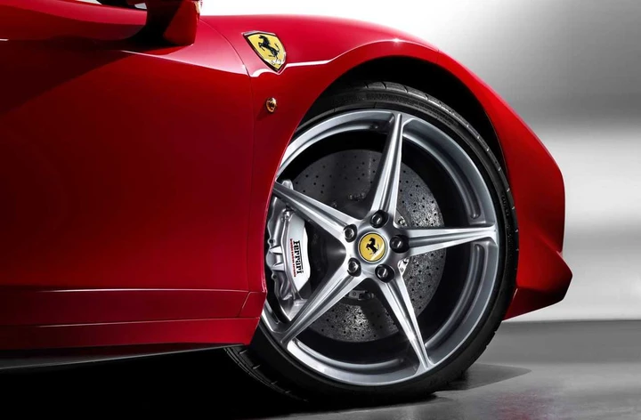 Ferrari: cerchi sempre più leggeri con Alcoa