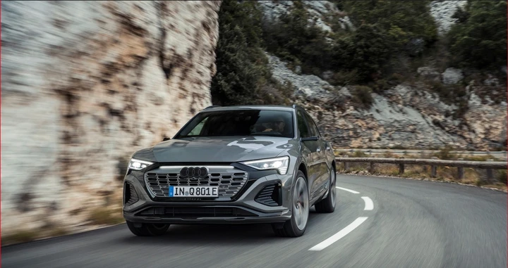 Audi Q8 e-tron e Q8 e-tron Sportback 2023: immagini ufficiali