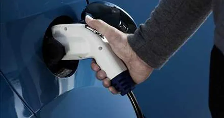 Incentivi auto elettriche: c'è chi dice no